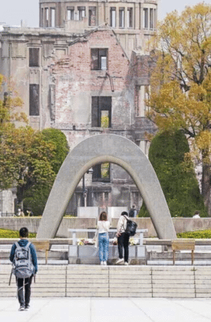 From Osaka/Kyoto: Hiroshima and Miyajima Private Tour